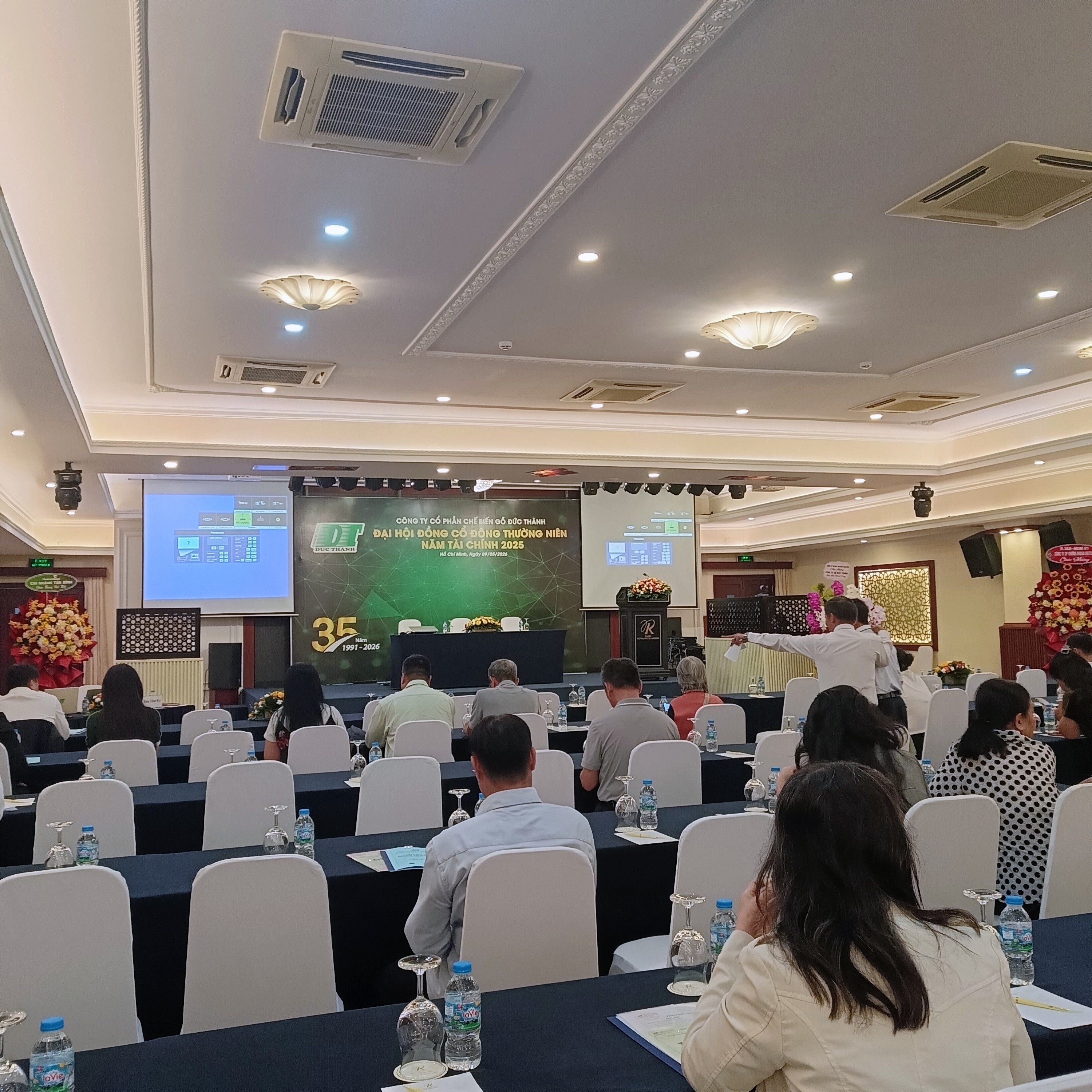 Chuẩn bị đại hội cổ đông.