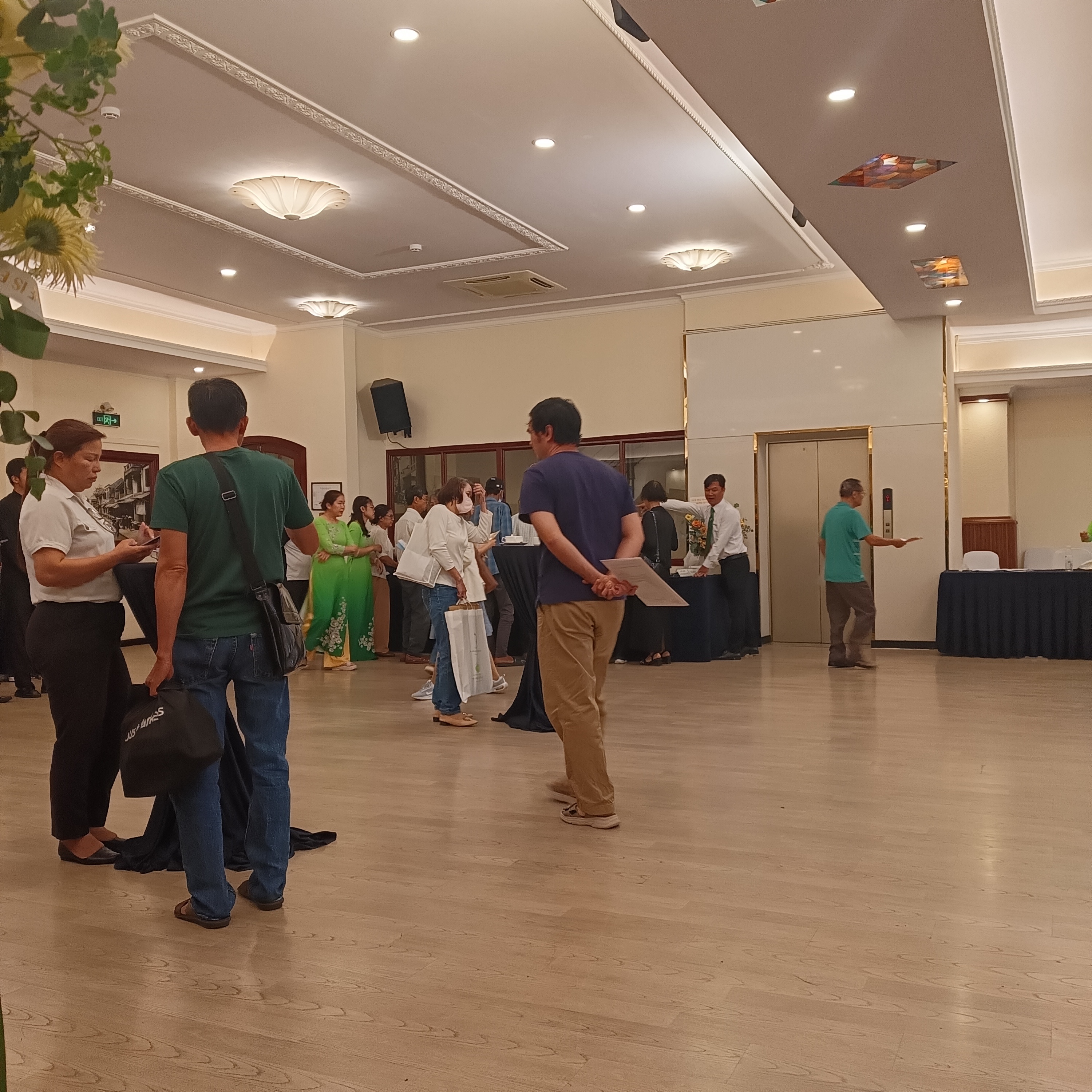Tới tờ trình số 11 (phát hành thêm), nhiều cổ đông bỏ về
