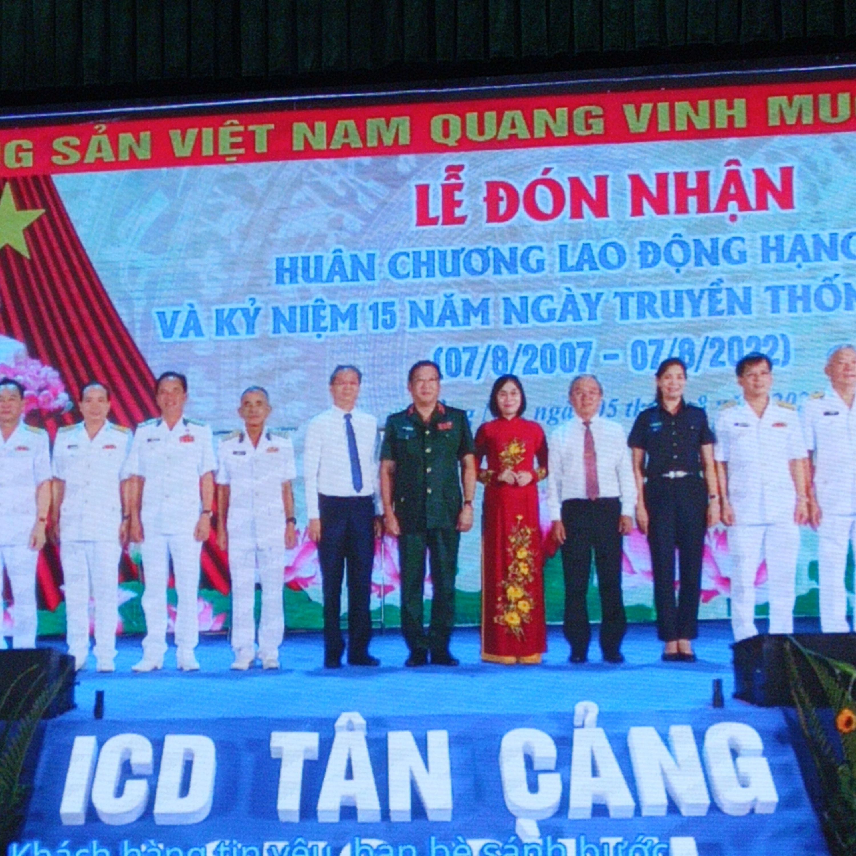 Lễ đón nhận Huân chương Lao động, kỷ niệm 15 năm ngày truyền thống.