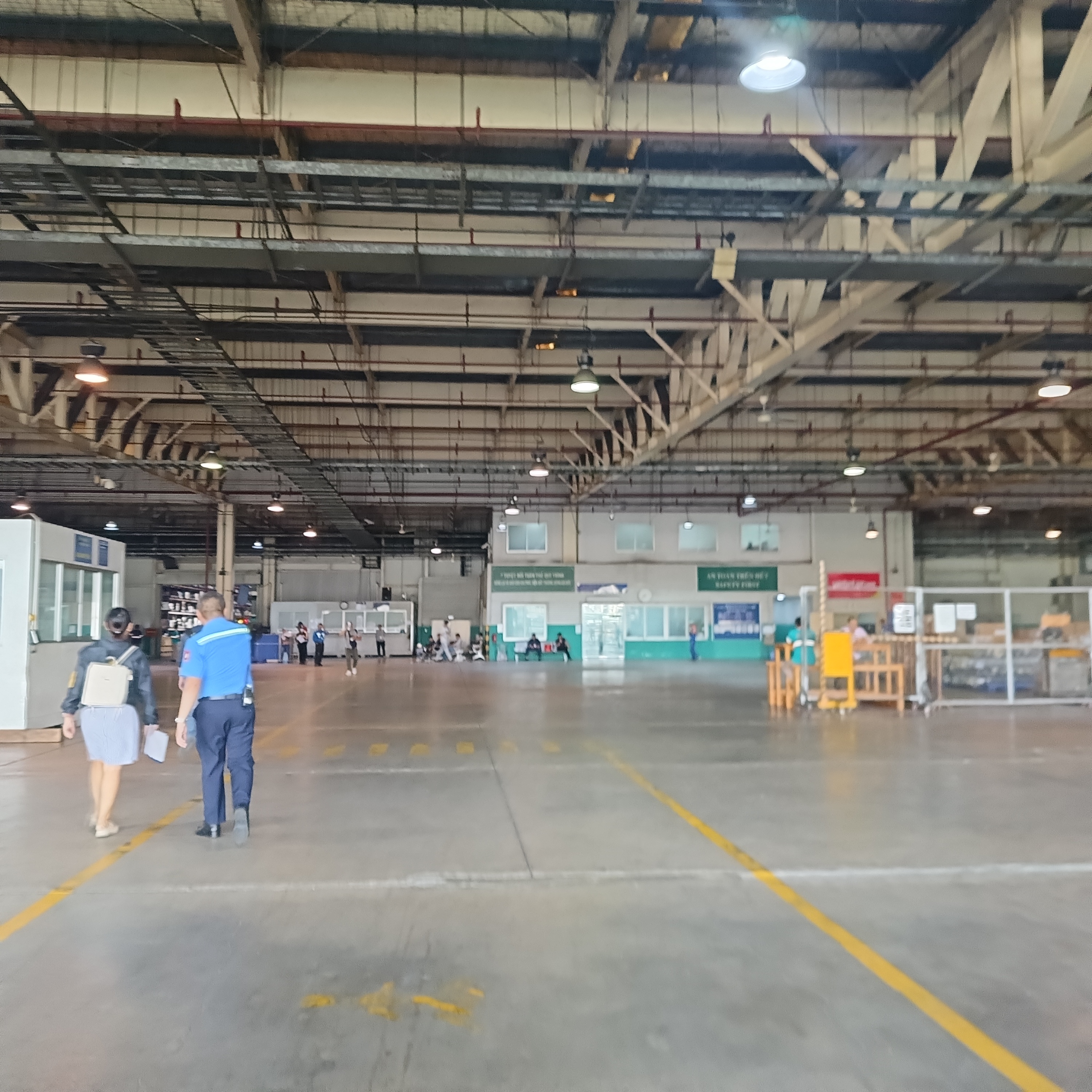 Kho rất rất to và chuyên nghiệp, đúng như Core Value &ldquo;Professionalism&rdquo;.