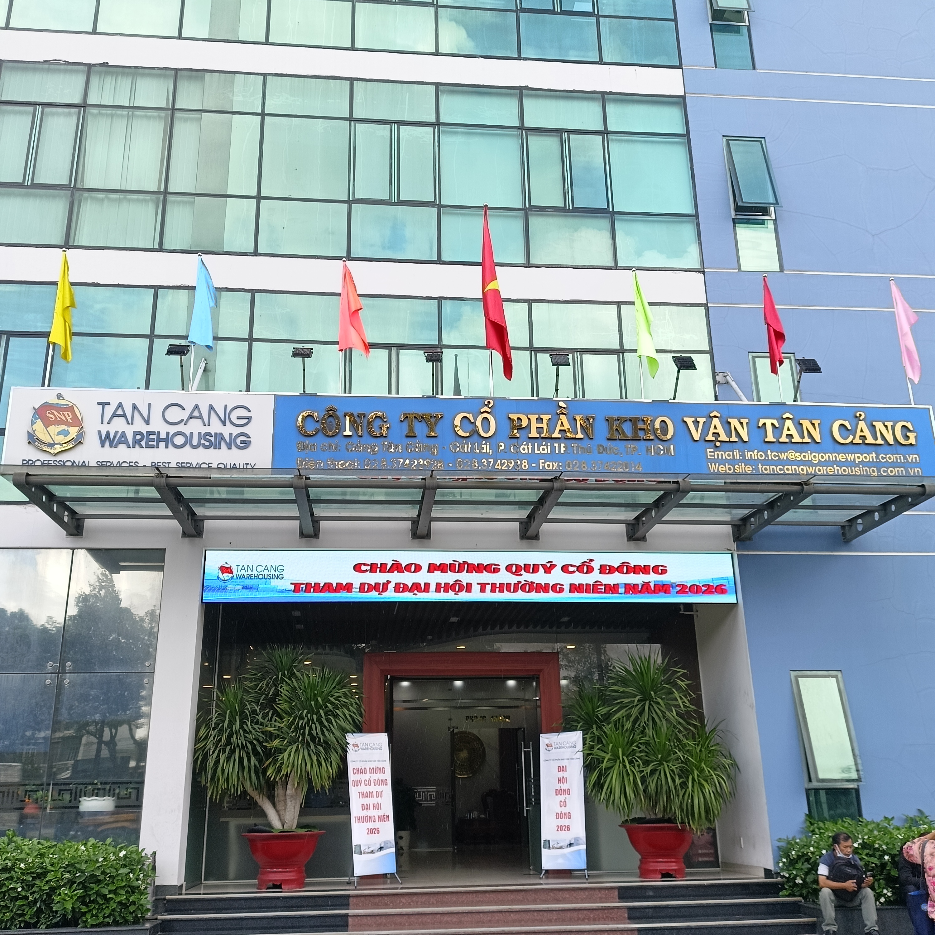 Trụ sở Tân Cảng Warehousing chào đón cổ đông tham dự đại hội.